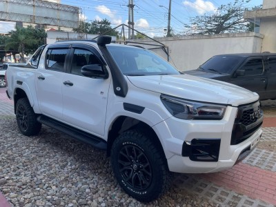 TOYOTA HILUX GR 0 KM